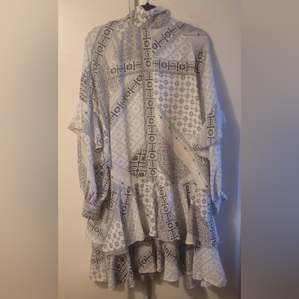 SHEIN PREMIUM Dress Gray and White, Size L